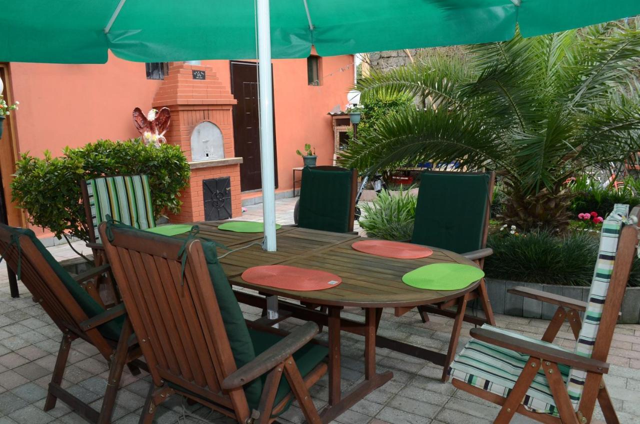 Nikas Guest House Batoumi Extérieur photo
