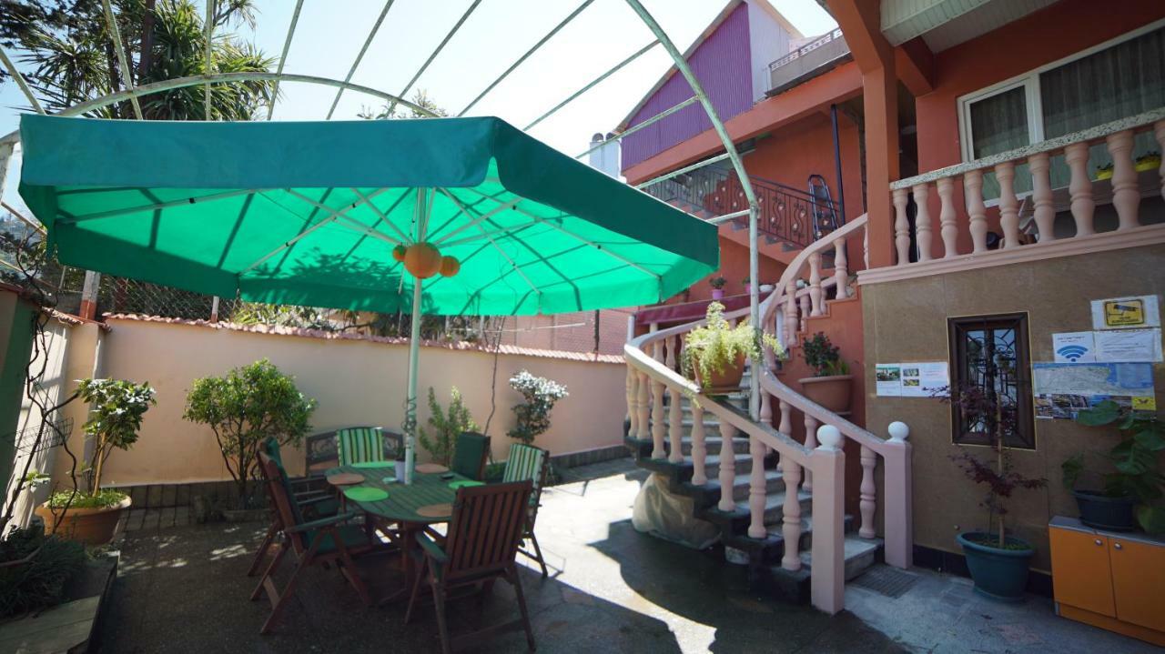 Nikas Guest House Batoumi Extérieur photo
